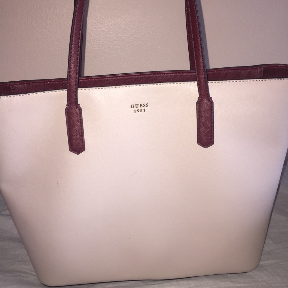 Guess tote style handbag